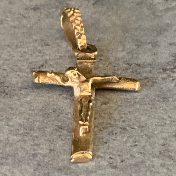 14K Gold Crucifix Pendant - Picture 5 of 8